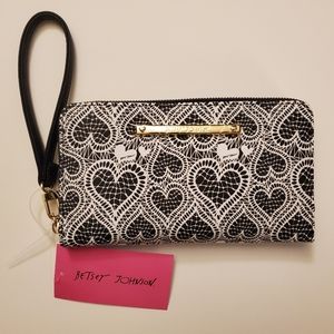 NWT Betsey Johnson "Lace Hearts" XOZip Around Wristlet | Black & White Hearts